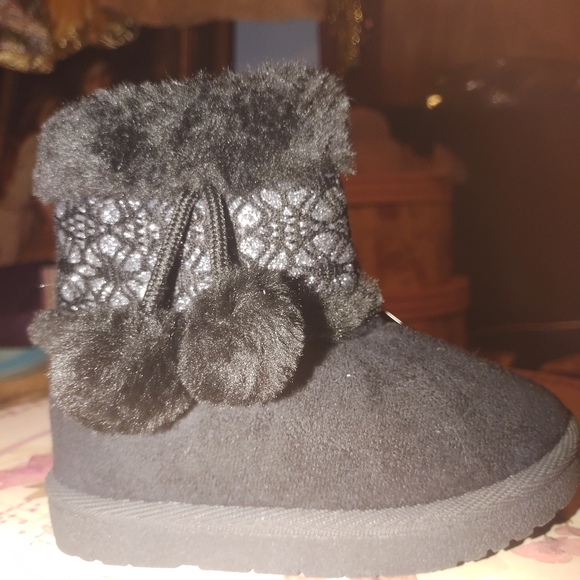 Swiggles Toddler Girls Furry Boots 9 NWT - Picture 1 of 6